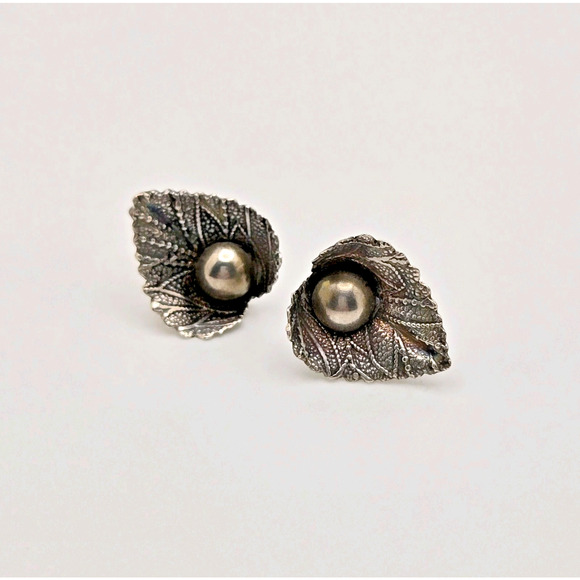 Vintage Sterling Silver Earrings Textured Leaf Screwbacks Classic Estate Retro - Picture 1 of 12